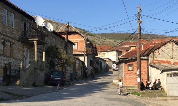 Shqiptari i dyshuar për vrasjen dhe djegien…
