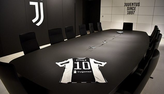 Juventusi i ofron 4 futbollistë për Chiesan