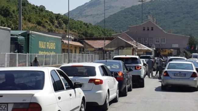 Fluks në Kapshticë, shqiptarët largohen për punë…