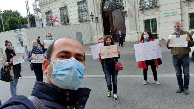 Foto lajm/ Në Vjenë protestohet kundër shembjes…