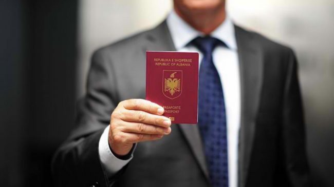 Çfarë do të ndodhë me pasaportat e…