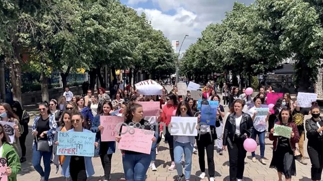 Protesta kundër abuzimit seksual në Sarandë dhe…