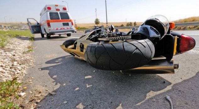 Dy aksidente me motoçikletë në Lushnje, policia…