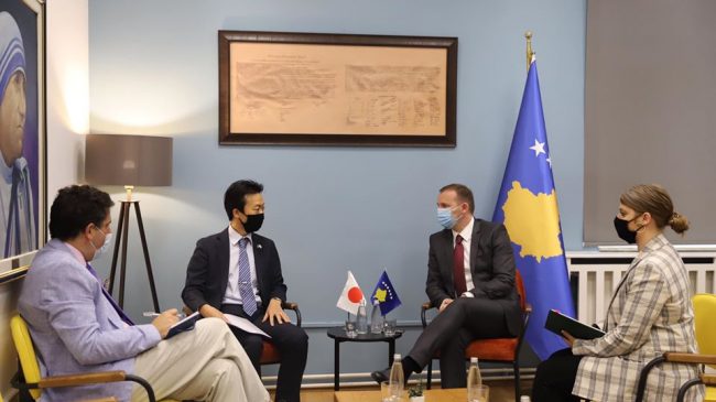 Japonia i dhuron 700 mijë euro Kosovës,…