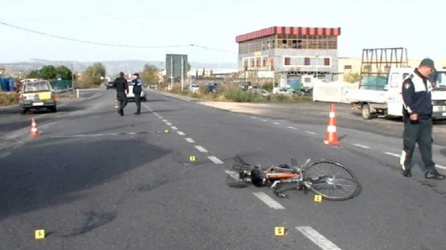 Aksident në aksin Shkodër-Lezhë, makina përplas biçikletën,…