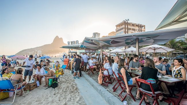 Rio de Janeiro, pas tre muajve mbyllje…