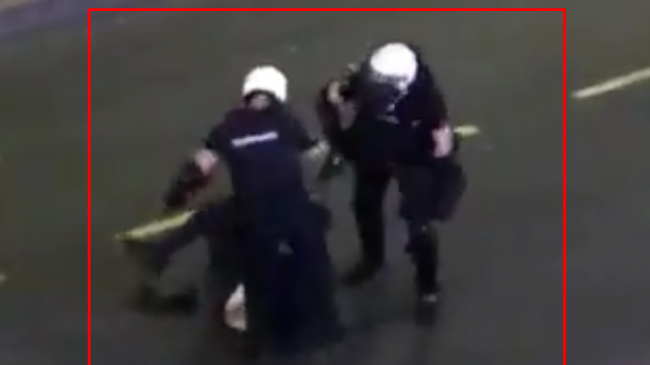 VIDEO/ Pamje skandaloze nga protestat në Serbi,…