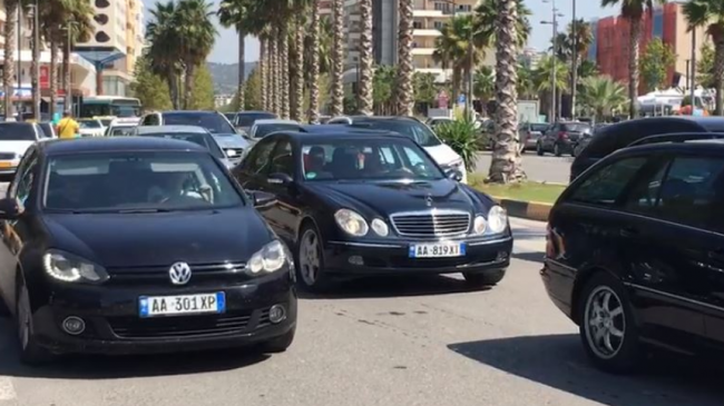 Trafik i rënduar në Vlorë, pushuesit dynden…