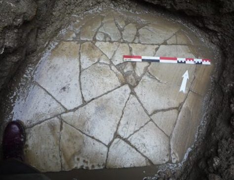 Masakër arkeologjike, monumenti antik ‘gryet’ me eskavator