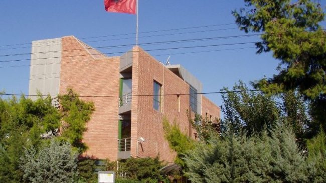 Dokumentet biometrike/ Ambasada shqiptare në Greqi ka…