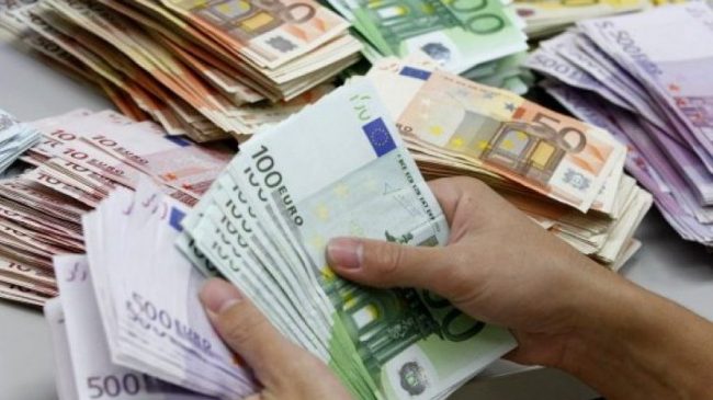 Keni euro apo dollarë për të këmbyer?…