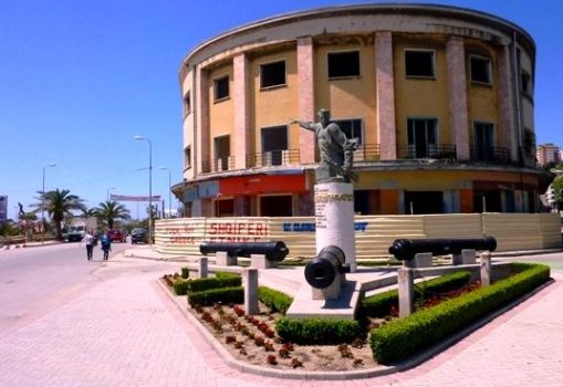 SPAK sekuestron hotel “Vollgën” në Durrës, ishte…