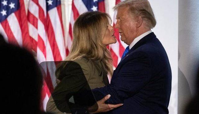 VIDEO/ Donald Trump shkon ta puthë, Melania…