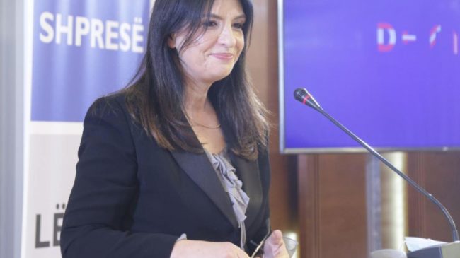 Jozefina Topalli regjistron partinë në gjykatë, gati…