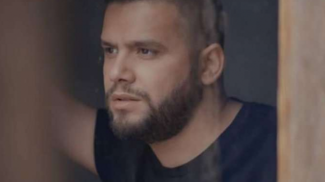 Kush është artistja që e rikthen pas&hellip;