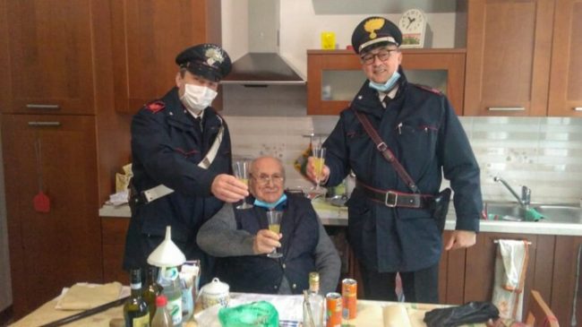 “Jam i dëshpëruar”, i moshuari telefonon karabinierët:&hellip;