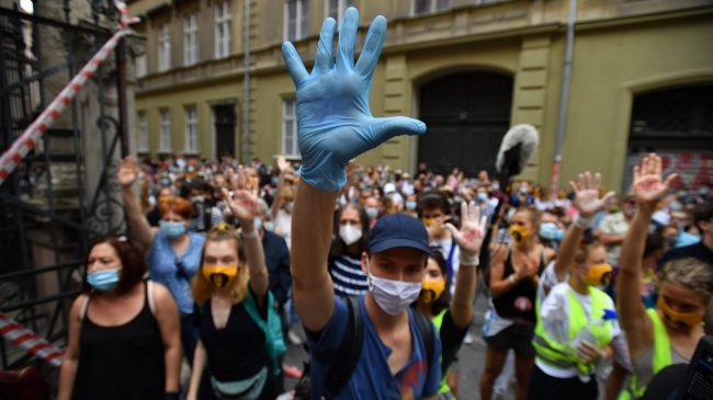 Hungari, protesta kundër masave kufizuese anti-Covid