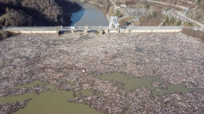 Katastrofë mjedisore, Liqeni i Potpeckos ‘mbytet’ nga…