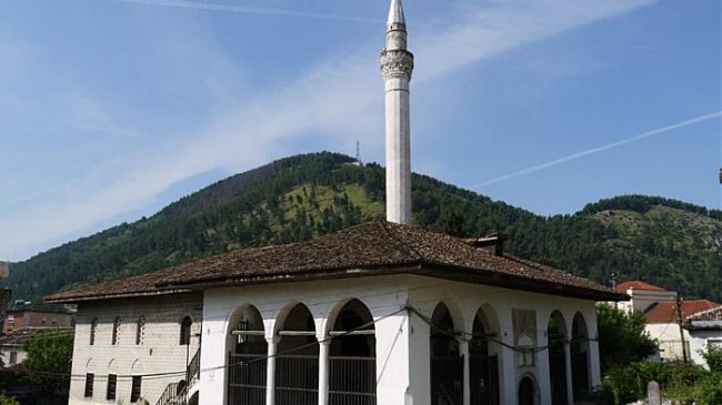Grabitet xhamia Mbret në Elbasan, të rinjtë…