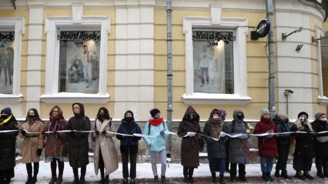 Qindra gra protestojnë në Rusi në mbështetje…