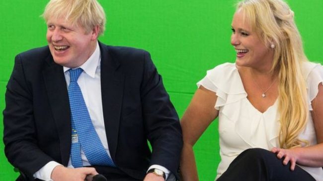 Biznesmenia rrëfen historinë me Boris Johnson: Flija…