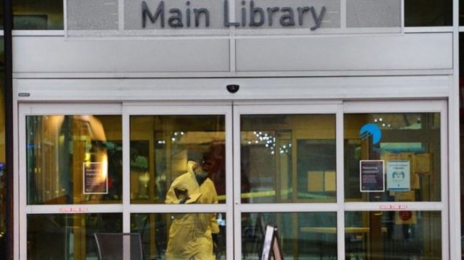 Sulm me thikë në një bibliotekë në…