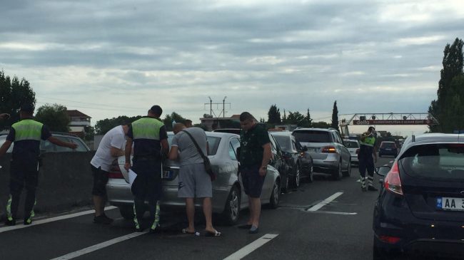 Aksident i rëndë në autostradën Tiranë-Durrës/ Makina…