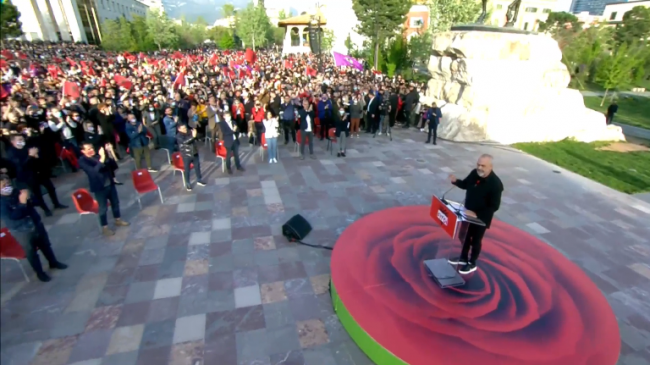 Socialistët festë në shesh/ Rama: Shqipëria votoi…