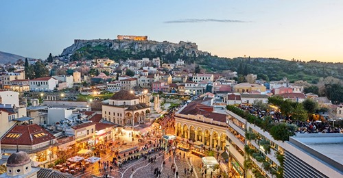 Greqia heq karantinën për turistët, përjashtohen shqiptarët