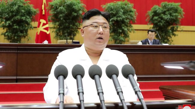 Kim Jong Un parlajmëron koreanët për krizë…