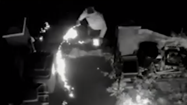 VIDEO/ Sulmon me molotov shtëpinë e ish-të…