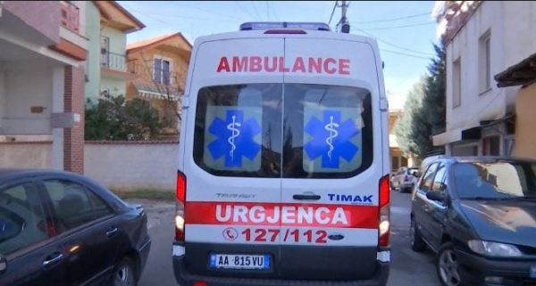 Aksident i rëndë në Tiranë, furgoni përplas…