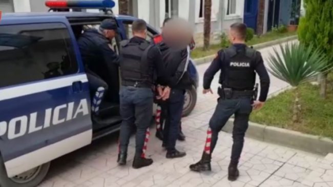Trafik armësh në Tiranë, arrestohen gjatë shkëmbimit…
