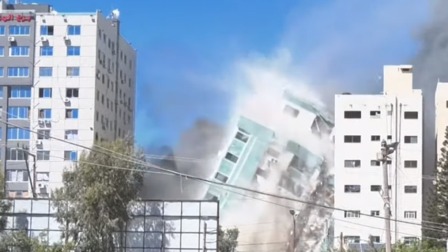 VIDEO/ Momenti kur Izraeli shkatërron godinën e…