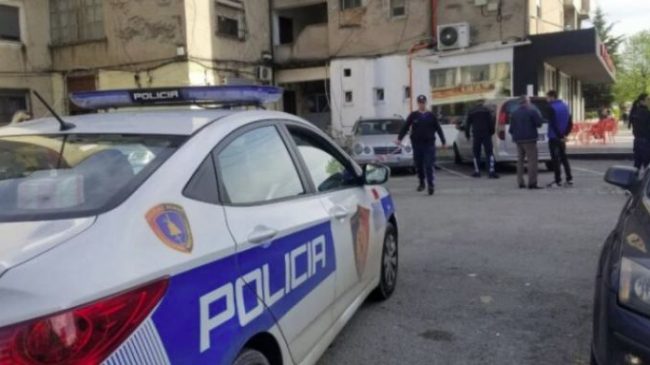 Arma plasi në zemër të Tiranës, plagoset…