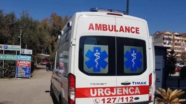 30-vjeçari mbërrin i plagosur në spital në…