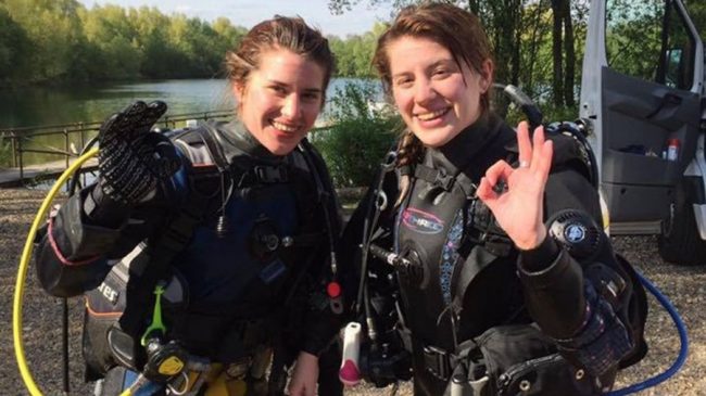 Anglezja shpëton motrën binjake duke qëlluar krokodilin…