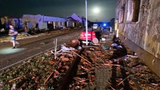 Tornadoja e rrallë goditi Çekinë, rritet numri…