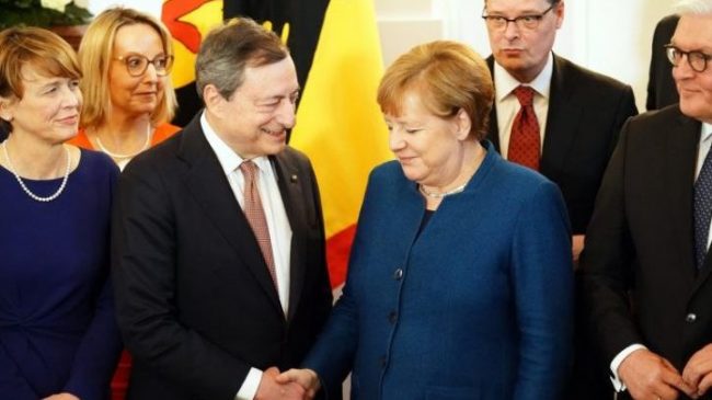 Kryeministri italian ndjek Angela Merkel, merr dozën…
