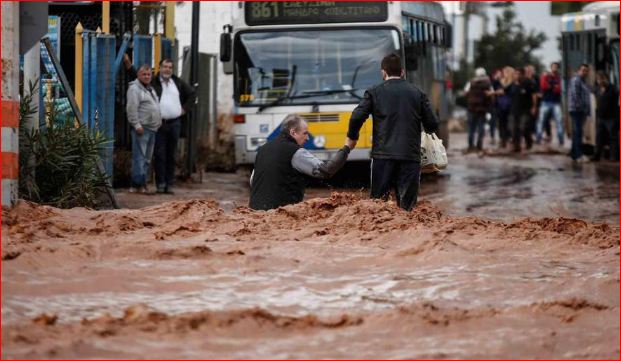 Përmbytje në Itali, regjistrohen rrëshqitje dheu në…