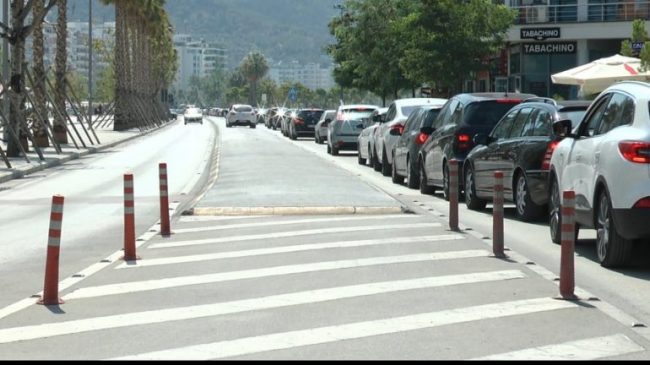 Trafik i rënduar në Vlorë, pushuesit ‘bllokojnë’…