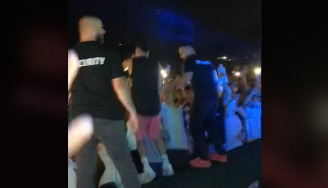 Noizy harron përmasat e skenës! Rrëshket dhe…