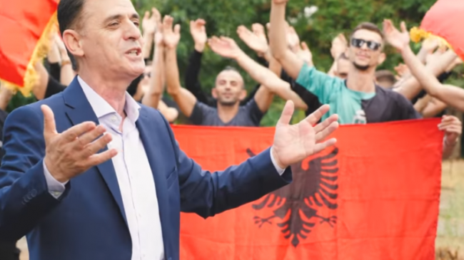 Ismet Bexheti “dridhë“ Sllavo Maqedonasit me këngë…
