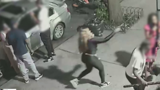 SHBA/Gruaja qëllon me plumb në kokë një…