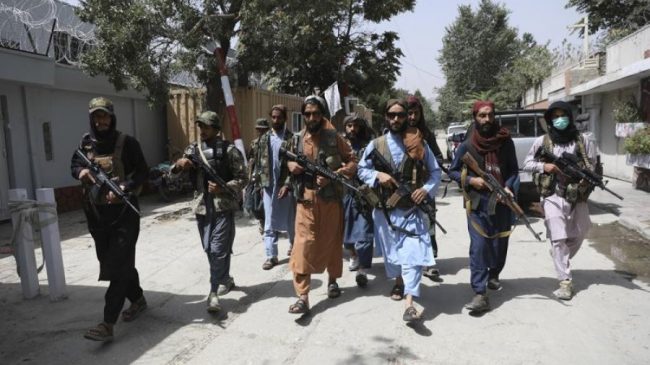 Talibanët hedhin në erë statujën e armikut…
