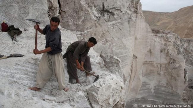 CNN: Talebanët rrinë ulur mbi minerale që…
