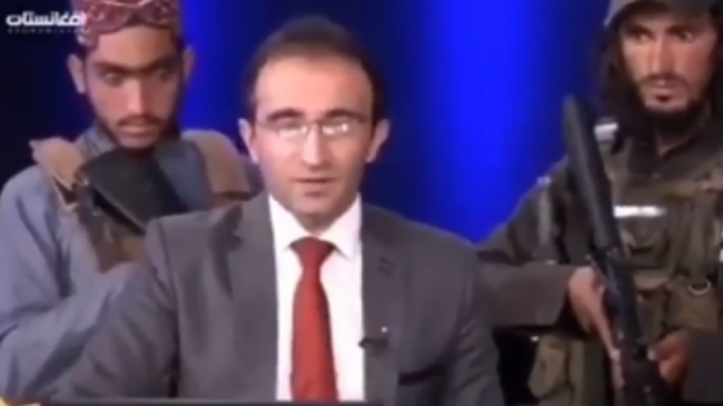 VIDEO/ Transmetimet televizive në Afganistan, moderatori rrethohet…
