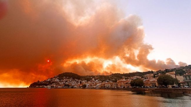 Alarm në Greqi/ Shkrumbohet ishulli Evia, banorët…