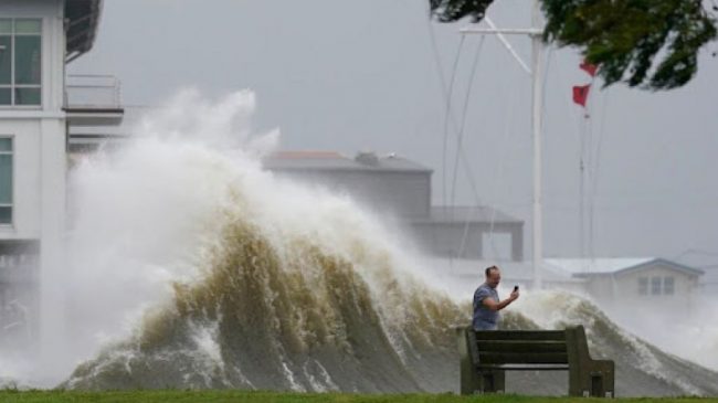 VIDEO/ Uragani ‘Ida’, Biden shpall Luizianën në…
