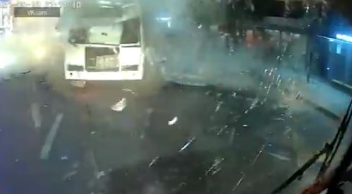 Momenti i shpërthimit vdekjeprurës në një autobus…